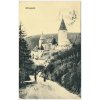 55 - Rakovnicko, Křivoklát, oživená partie na cestičce k hradu, cca 1908