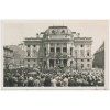 Slovensko, Bratislava, oživená partie před Městským divadlem, cca 1927