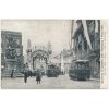 49 - Praha, Malá Strana, Slavnostní brána, lidé, tramvaje..., 1907