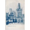 49 - Praha, Malostranské mostecké věže, oživená partie, cca 1904, vada-lom v růžku