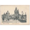49 - Praha, Mostecká věž a Karlův most, oživená partie, cca 1900