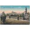 49 - Praha, oživený Karlův most u sochy Sv. Jana, cca 1919