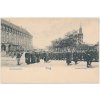 49 - Praha, Czerninkasarne, vojáci na nádvoří před kasárnama, cca 1899