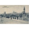 49 - Praha, oživená partie z časti Karlova mostu, cca 1920