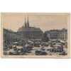 04 - Brno, Zelný trh, partie se stánky a lidmi, cca 1921