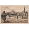 49 - Praha, lidé na Karlově mostě u sv. Jana, cca 1918