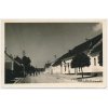 47 - Plzeňsko, Kožlany, oživená ulice, foto Skalický, cca 1946