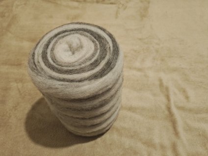 Česanec z shetlandské vlny