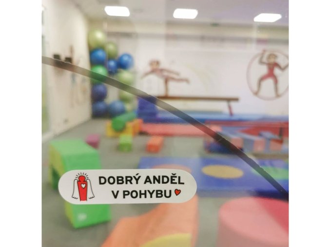 Samolepka Dobrý anděl v pohybu s logem DA