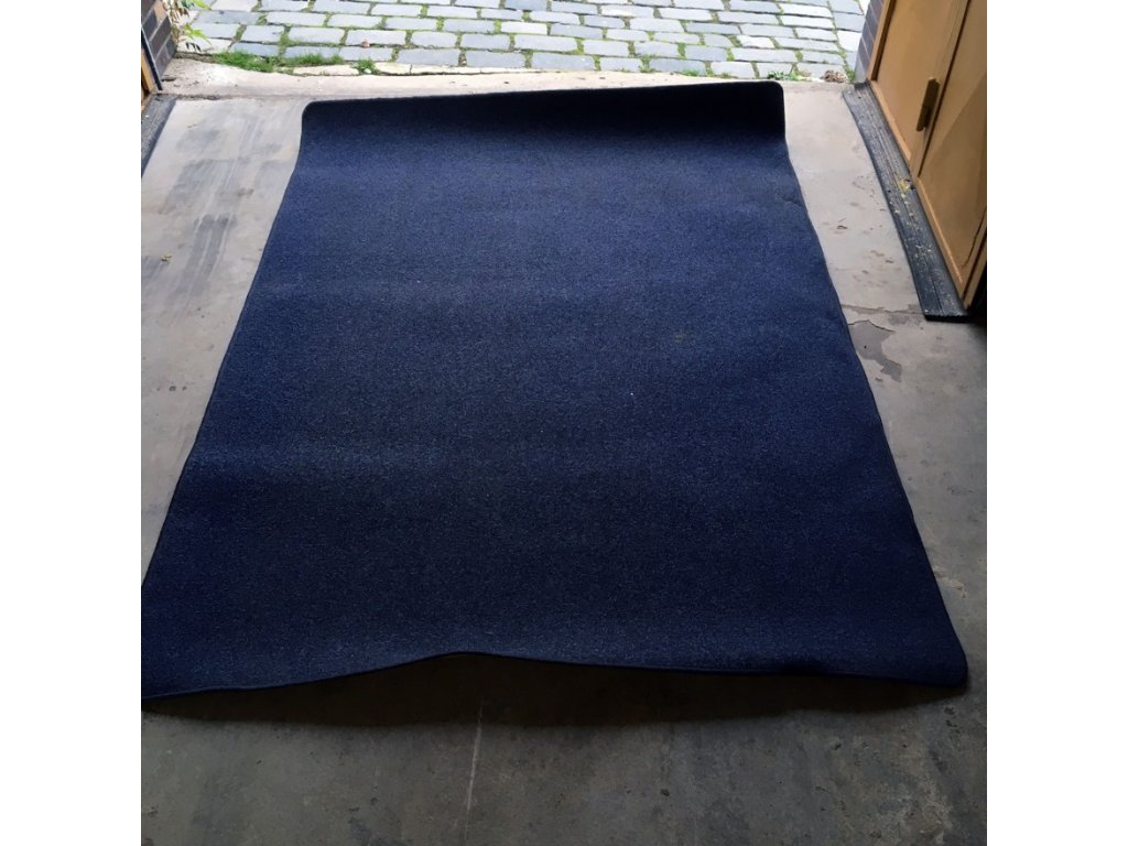 koberec modrý