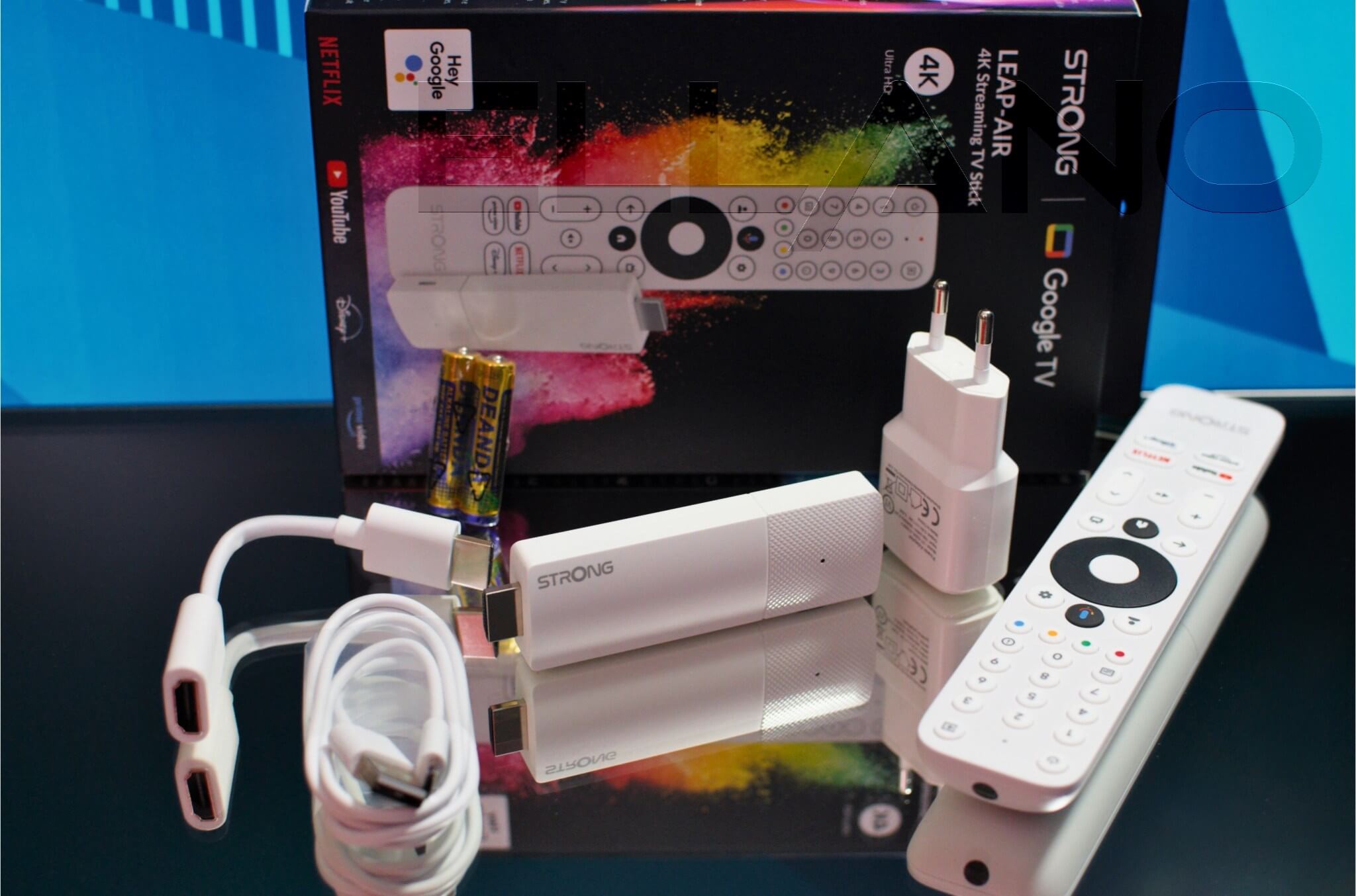 Obsah balení Strong LEAP-AIR: TV Stick, dálkové ovládání, adaptér, HDMI prodlužovač a baterie