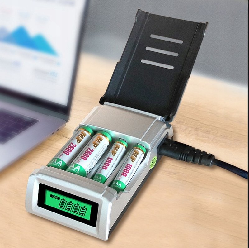 Univerzalna-nabijacka-pre-baterky-LTC356_6597