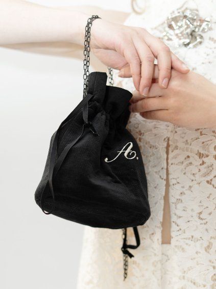 NOIR POUCH