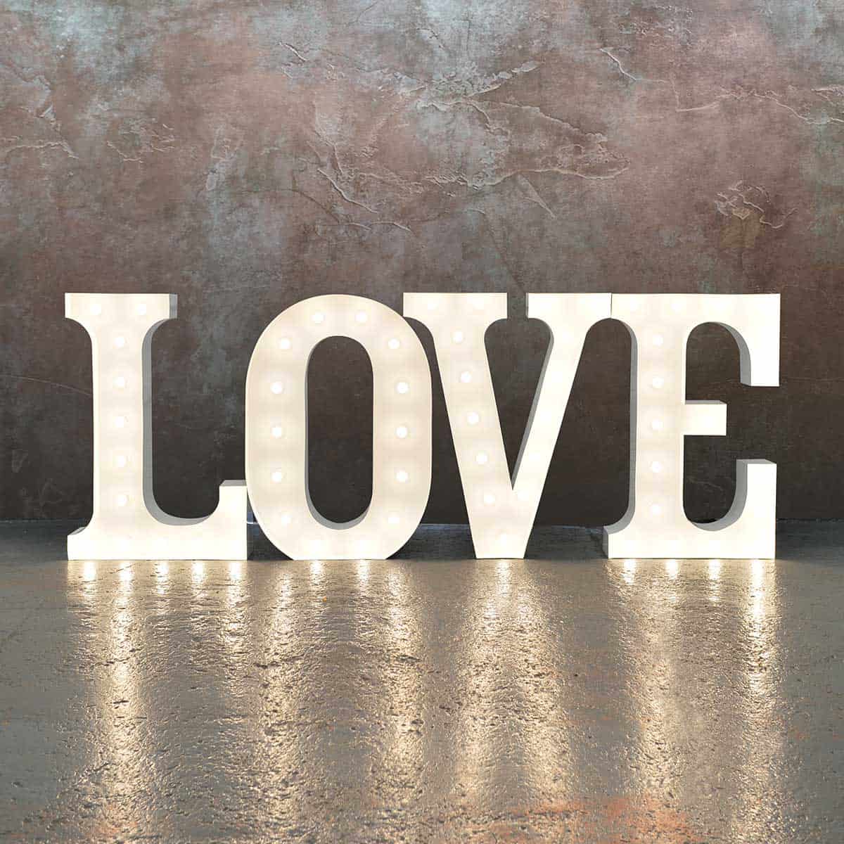 Svítící písmena 90cm | Půjčovna XXL písmen - Iniciály na svatbu Písmeno: LOVE