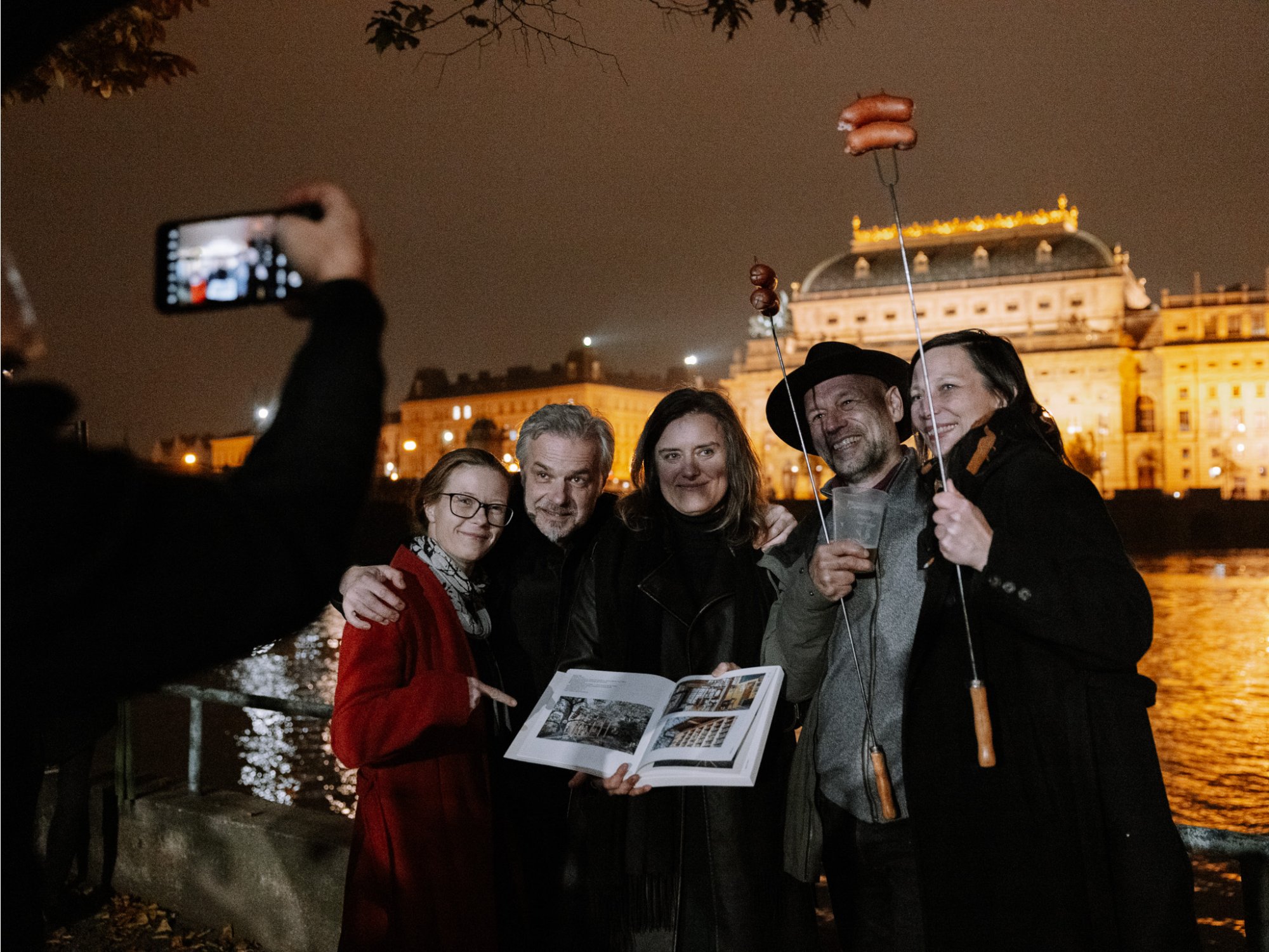 Přednášky, večírky, setkání a křty knih. Jsme spojeni architekturou.