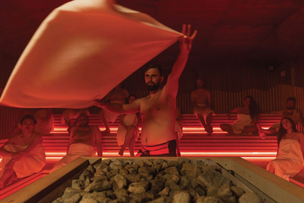 Sauna jako divadlo. A mistr, který v ní vypráví příběhy