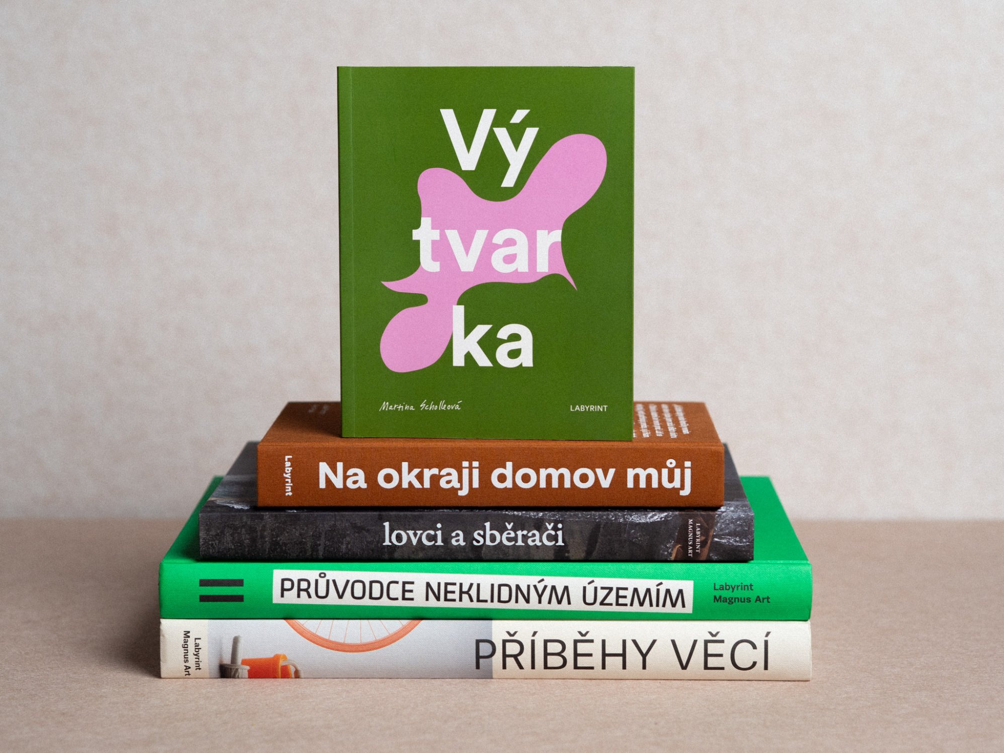 Když se učebnice směje a architektura vypráví