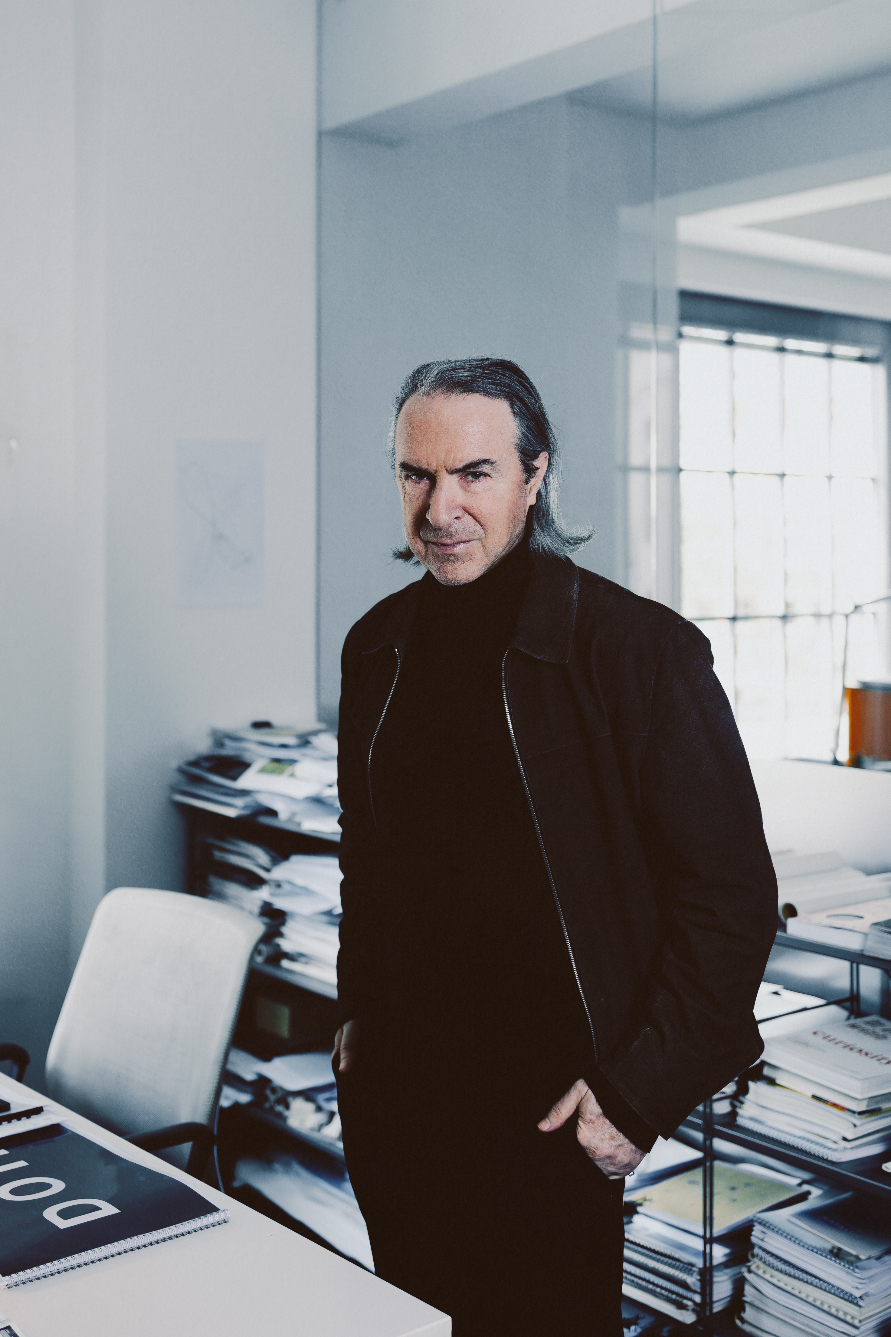 Architekt David Richard Chisholm, editor ročenky Česká architektura 2025–2026