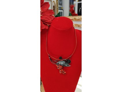 Handmade cínovaný šperk: červený koral a láva