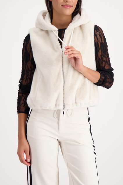 809269 134 Model Front 1200