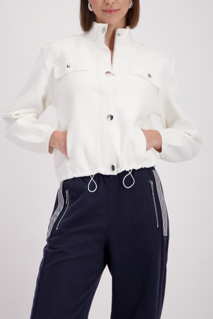 410230 102 Model Front 1200