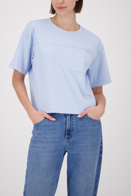 410127 738 Model Front 1200