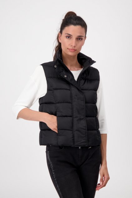 806556 999 Front ModelShooting 1200