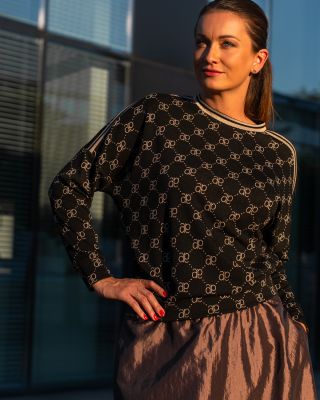 Pod elegancí se skrývá obrovská síla ženství. 🌸 Najděte a vy svou sílu s našimi jedinečnými modely. 🤍