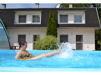 Chloruji, chloruješ, chlorujeme aneb jak se vyznat v bazénové dezinfekci