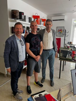Dnes sme mali vzácnu návštevu priamo z talianskeho Goppion Caffé Treviso, prišiel k nám riaditeľ výroby Gianni Birello a...