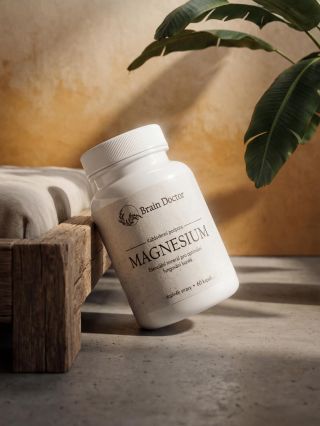 Magnesium bisglycinát je ten typ hořčíku, který si nehraje na hrdinu. Neslibuje zázraky, netlačí na výkon. Spíš tiše...
