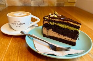 Nás ten DUBAI 🇦🇪 pořád baví😬 Tak jsme ho hodili do dortové verze🍰😍 PS: možné u nás objednat i celý dort🤗 #cafecassis...