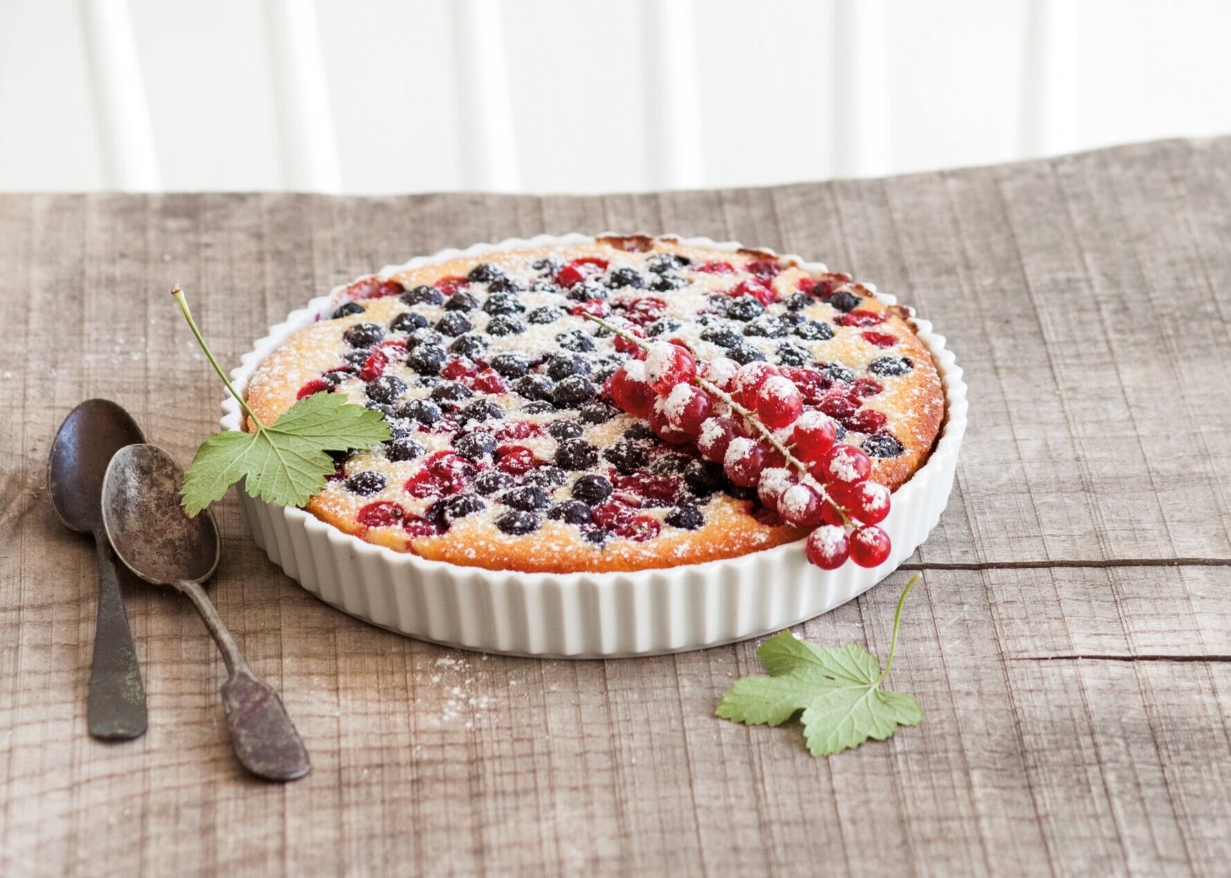 Rybízový koláč s krupicí a tvarohem