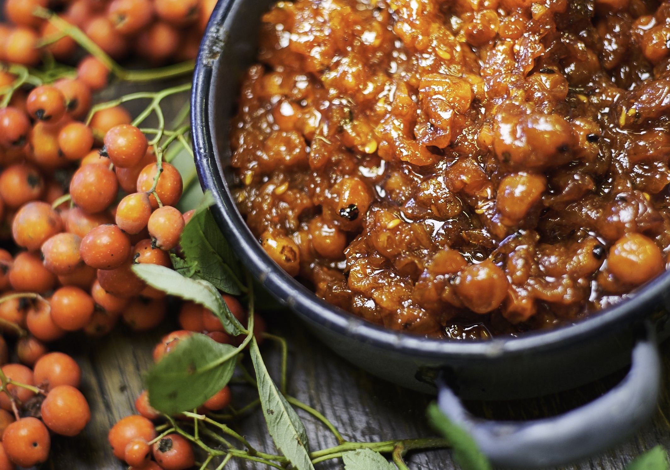 Jeřabinová zavařenina dochucená skořicí