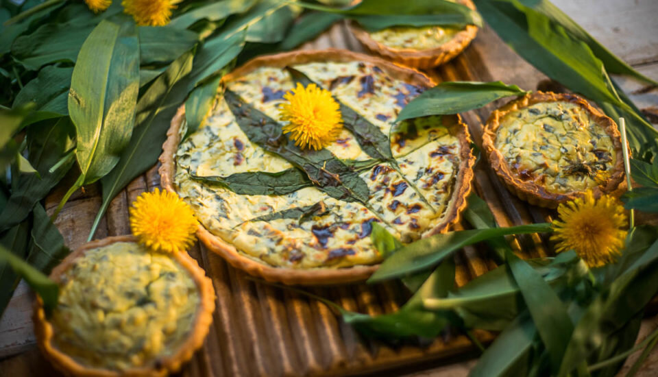 Jarní quiche s kopřivou a medvědím česnekem