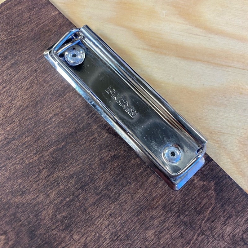 Dřevěná deska s klipem A5 – Elegantní řešení pro moderní gastronomii