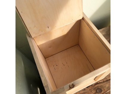 Dřevěná krabice na rozebrání páčidlem