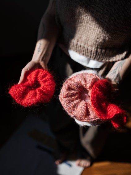 Scrunchie – pletená gumička do vlasů