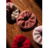 Scrunchie - pletená gumička do vlasů