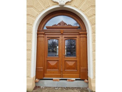 Vstupní vchodové dveře masiv
