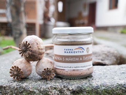 Paštika s mákem a švestkami