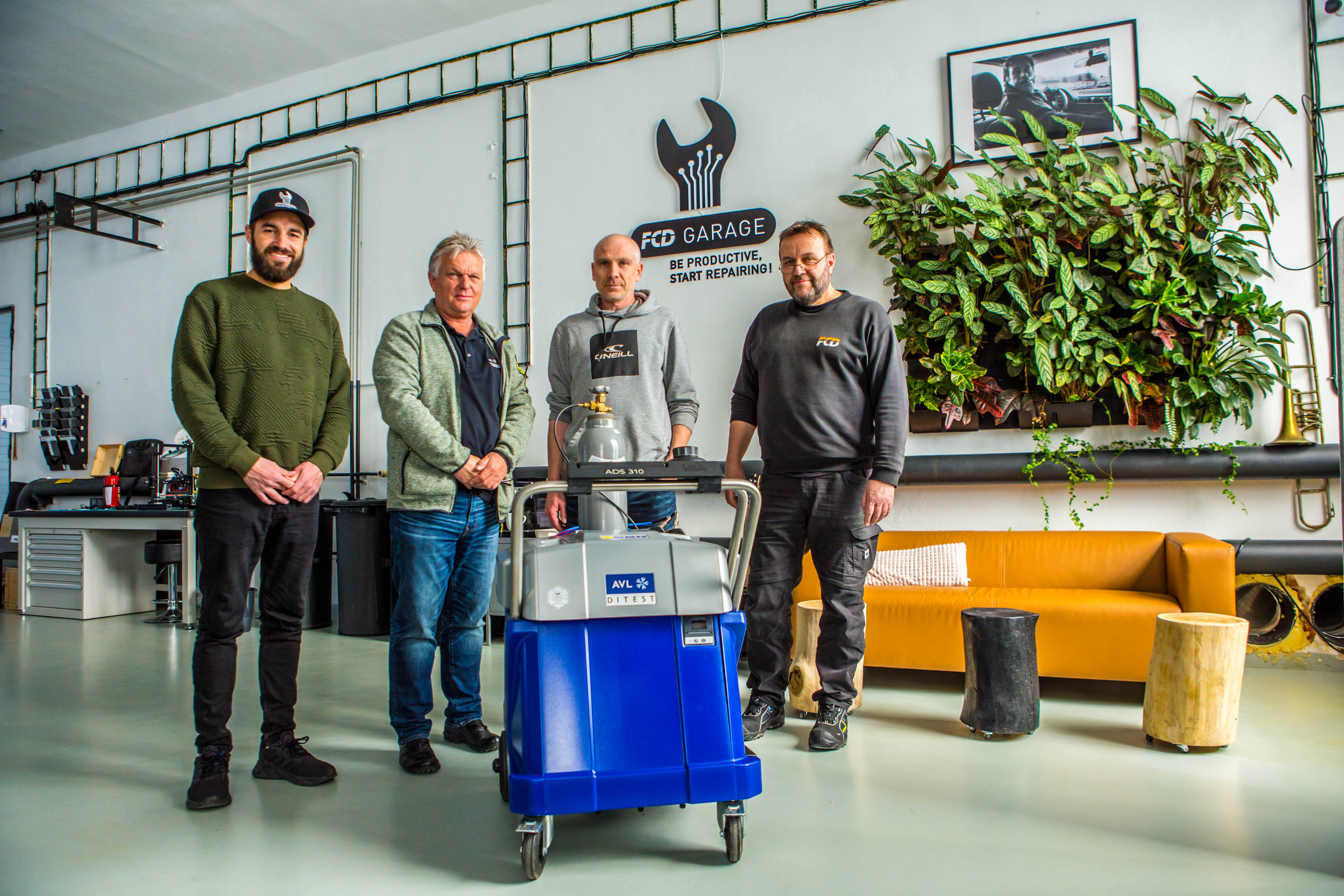 Jsme certifkovaným servisním partnerem plniček klimatizací na CO2 značky AVL DiTEST