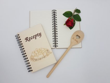 dřevěný zápisník-receptář