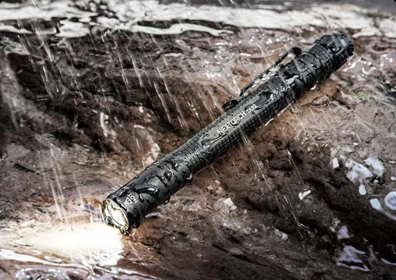Taktická svítilna Nextorch TA22 - odolnost