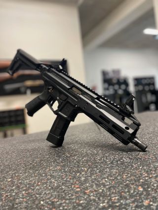 Je to tu!! Novinka od Lucansky Arms Stinger 9. Do 28.8. Je i k vyzkoušení na střelnici ve verzích s 8” a 4” hlavní✊ Pro...