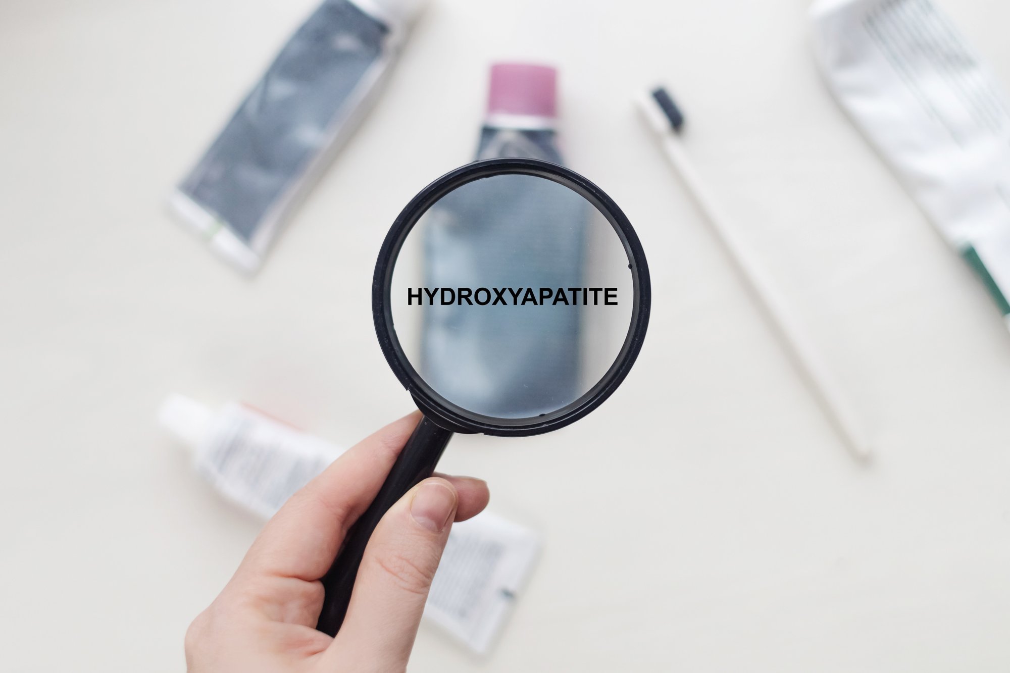 Čo je hydroxyapatit a prečo sa používa v zubných pastách?