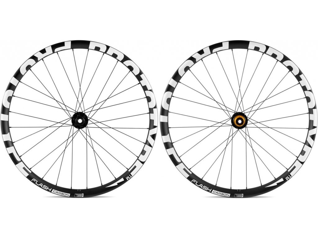 Zapletená kola Enduro/E-MTB PROTOTYPE Flash Carbon 29" White - 110/148 Boost - ořech XD (P74.32.006+P74.03.099)