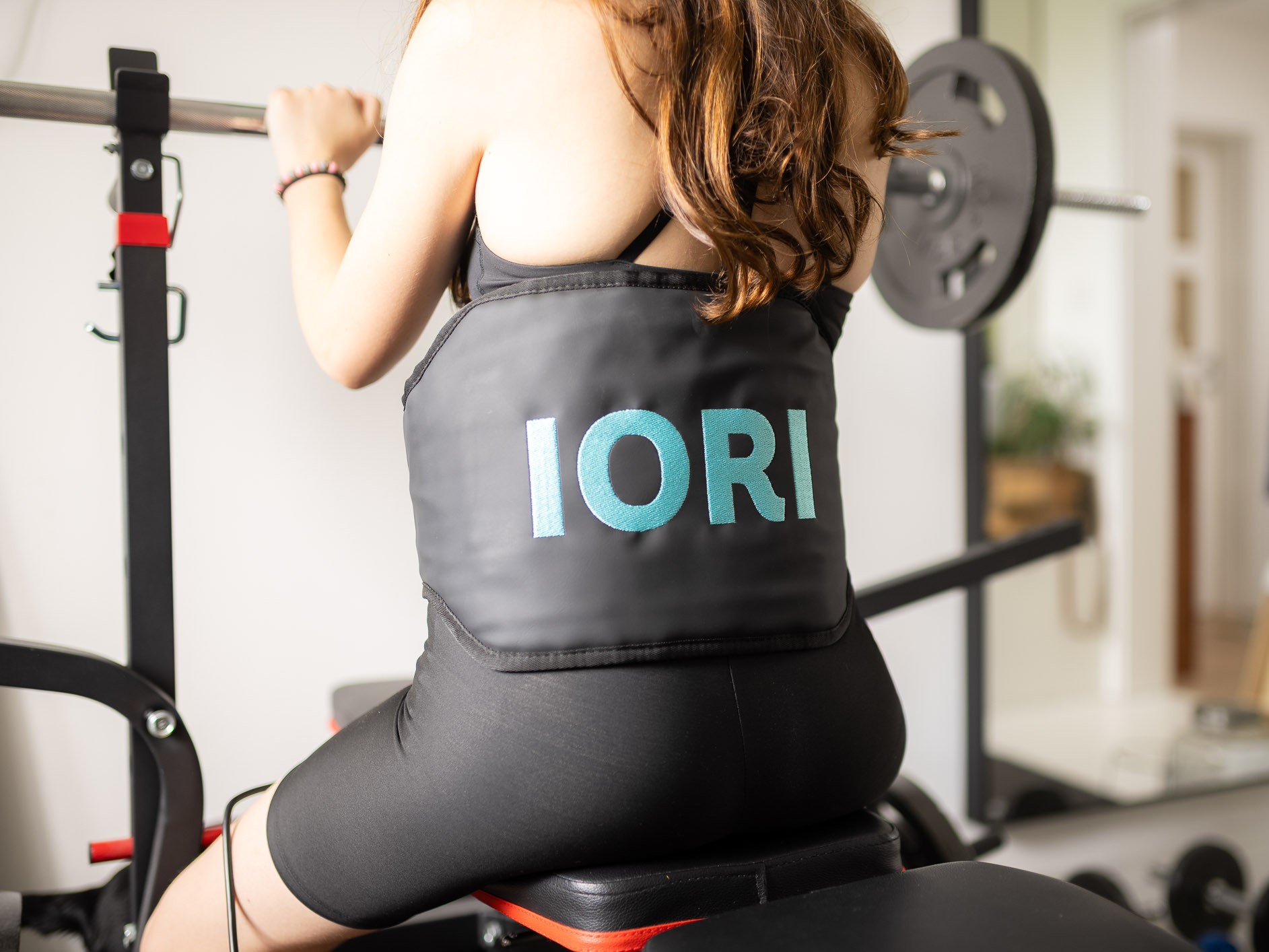 IORI Slim & Recovery Belt z vnější a vnitřní strany