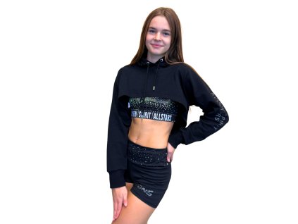 crop mikina modelka
