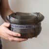 Designová mísa Blastomera v rukách Kouřová 02 sm